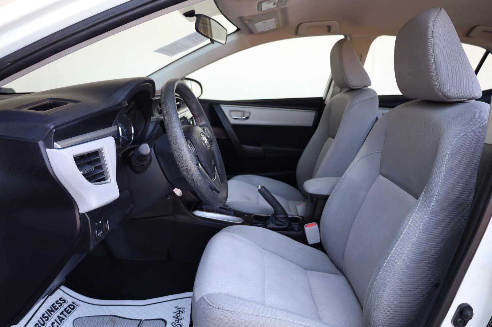 Used 2014 Toyota Corolla LE FWD image 15