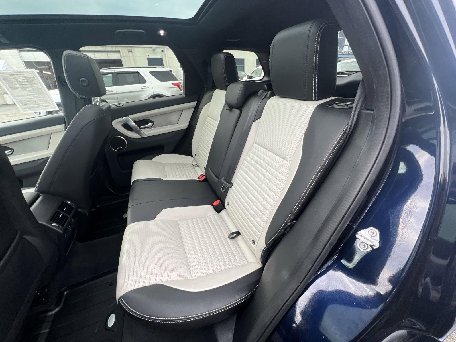 Used 2023 Land Rover Discovery Sport SE R-Dynamic image 33