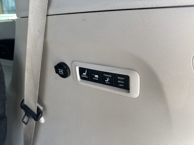 Used 2020 Chrysler Pacifica Limited FWD image 12
