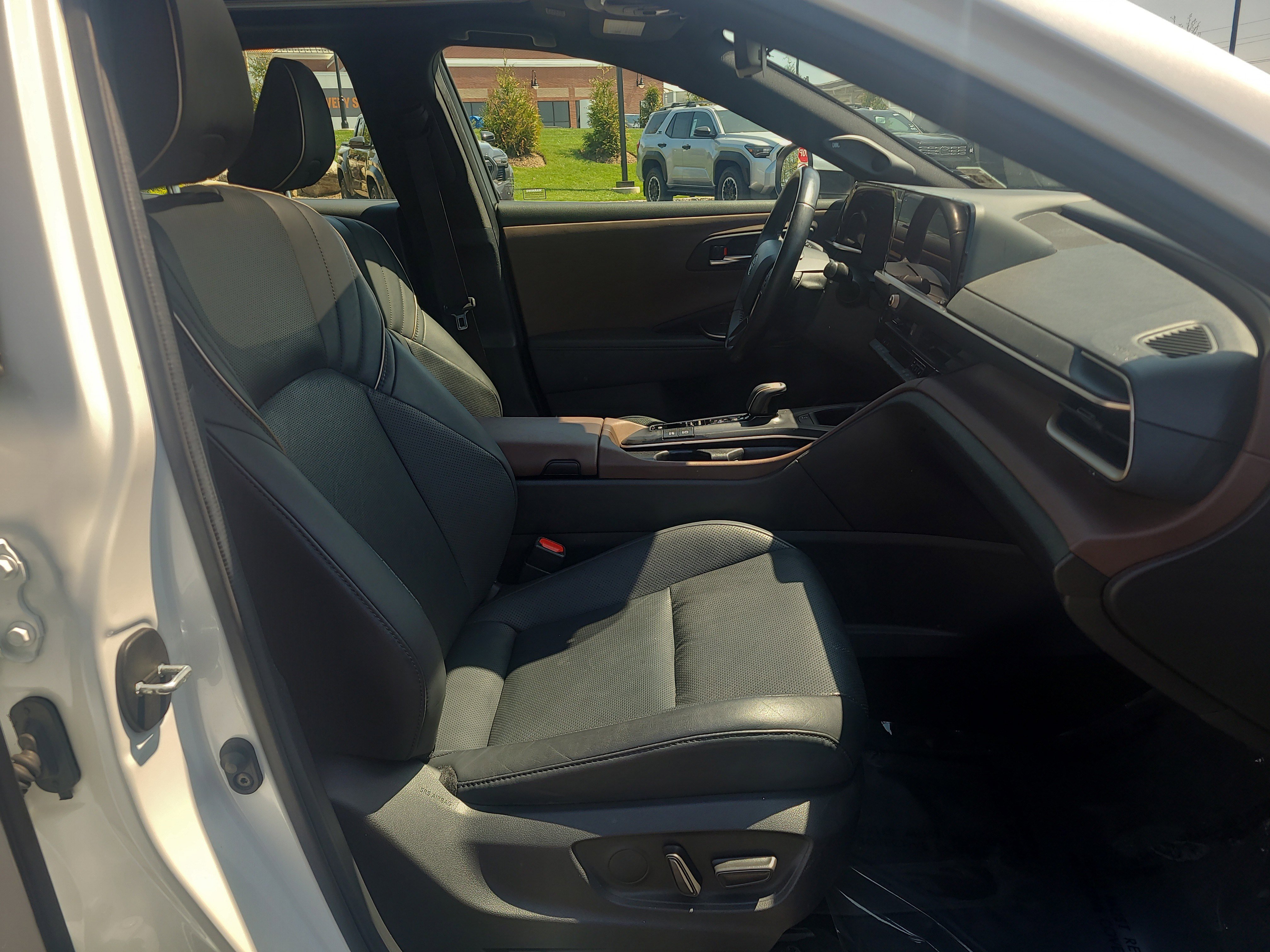 Certified 2023 Toyota Crown Limited w/ Advanced Technology Package image 17
