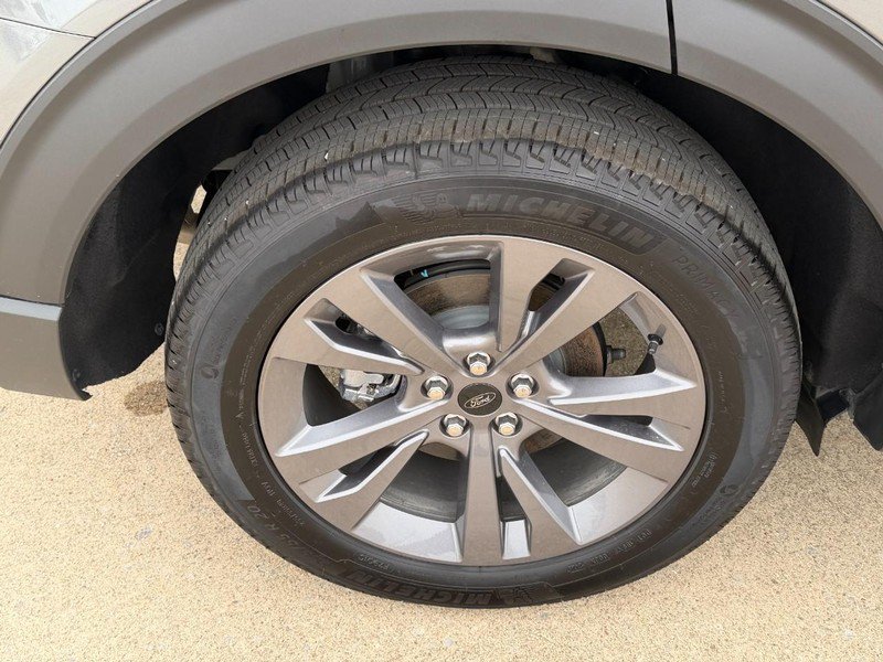 Used 2025 Ford Explorer Active w/ Active Comfort Package AWD/4WD image 10