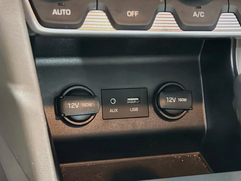 Used 2020 Hyundai Elantra SE FWD image 23