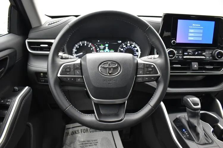 Used 2025 Toyota Highlander LE FWD image 20