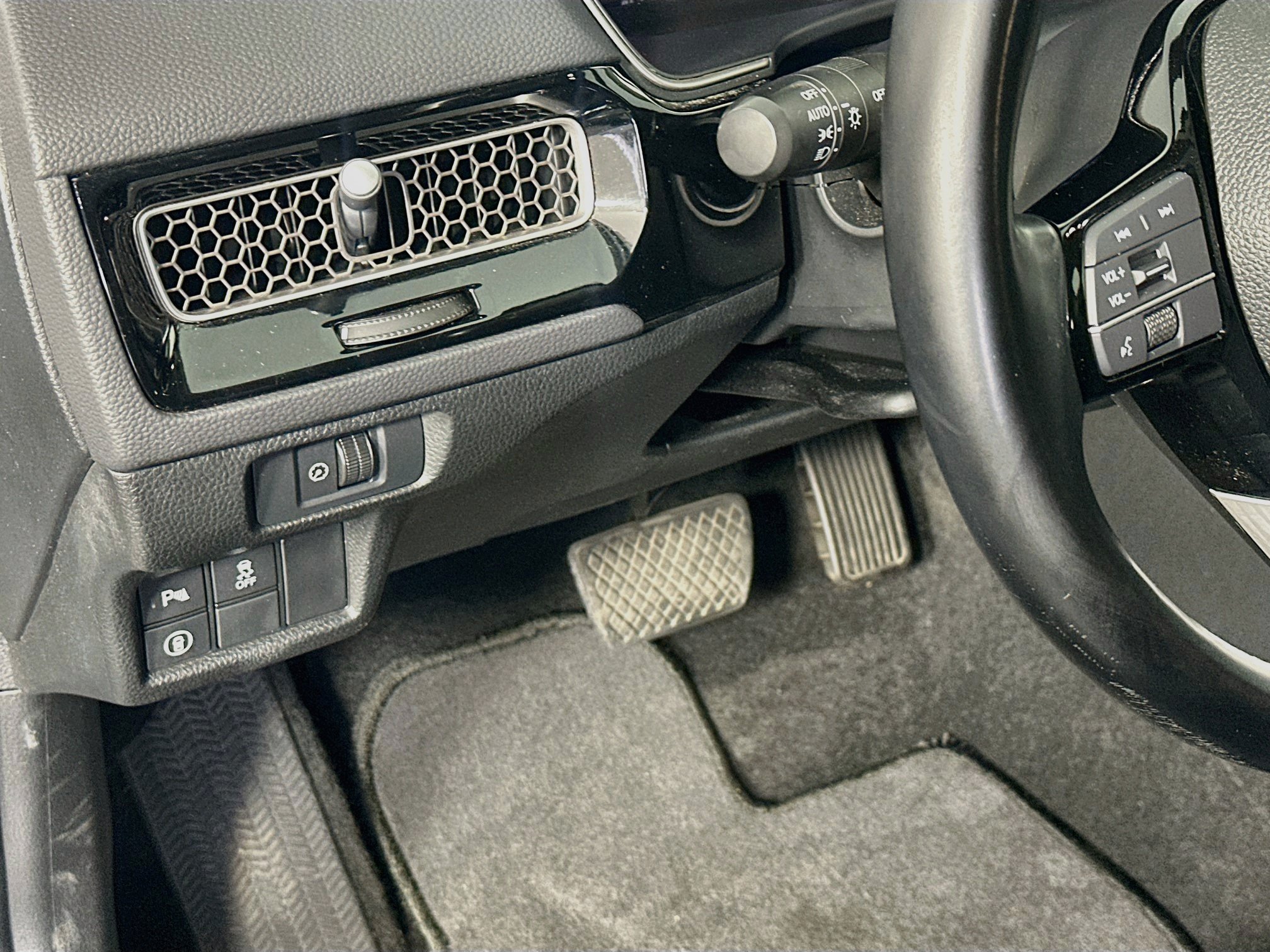 Used 2022 Honda Civic Touring image 17