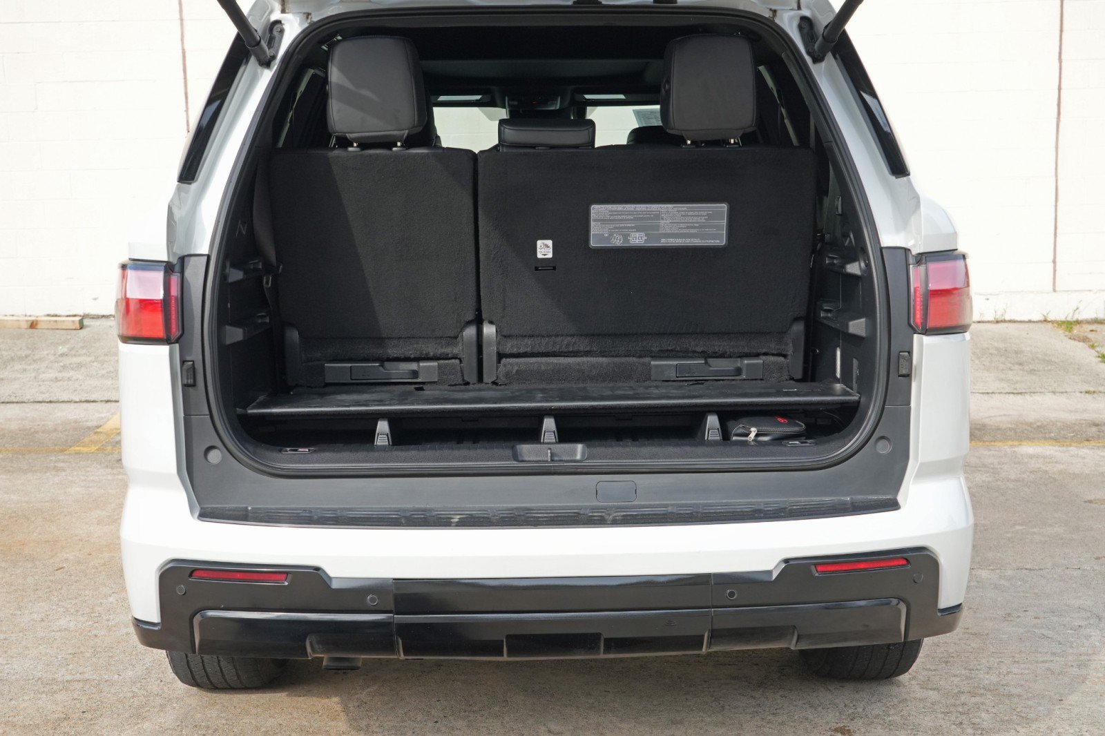 Used 2024 Toyota Sequoia Platinum AWD/4WD image 10