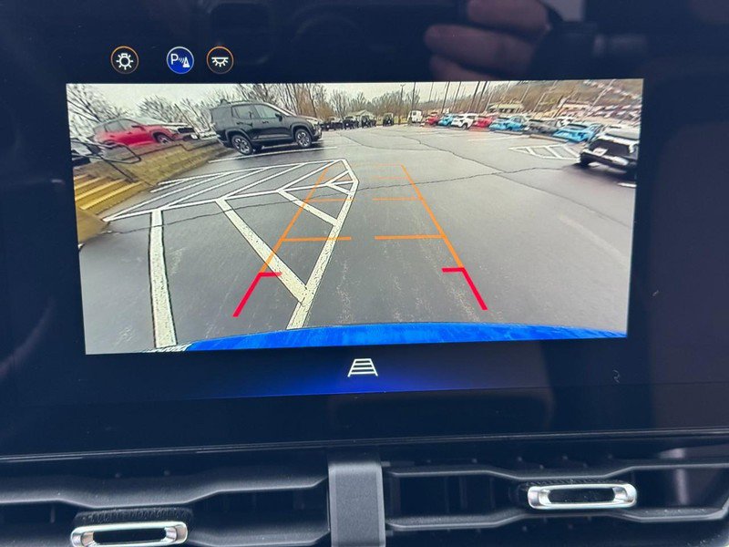 Used 2025 Chevrolet Equinox ACTIV image 19