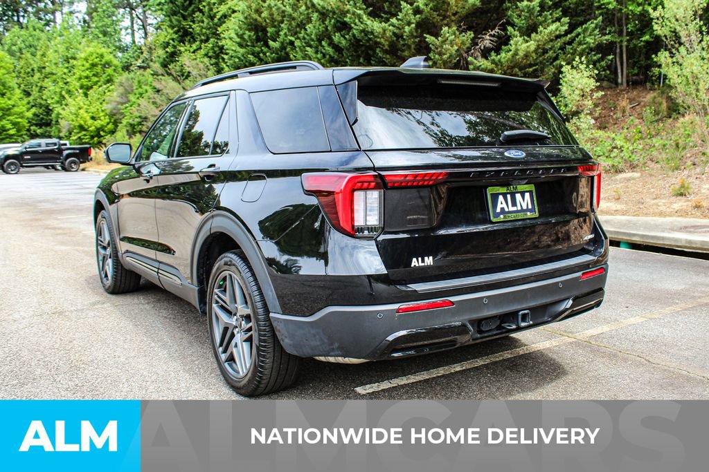 Used 2025 Ford Explorer ST-Line w/ ST-Line Street Pack AWD/4WD image 4
