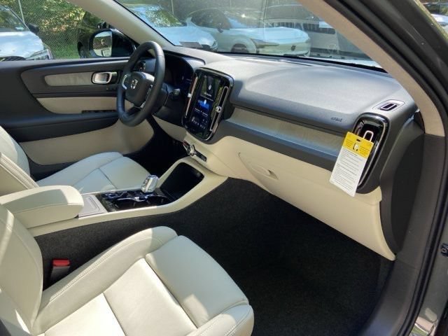 New 2026 Volvo XC40 B5 Ultra w/ Protection Package Premier AWD/4WD image 16