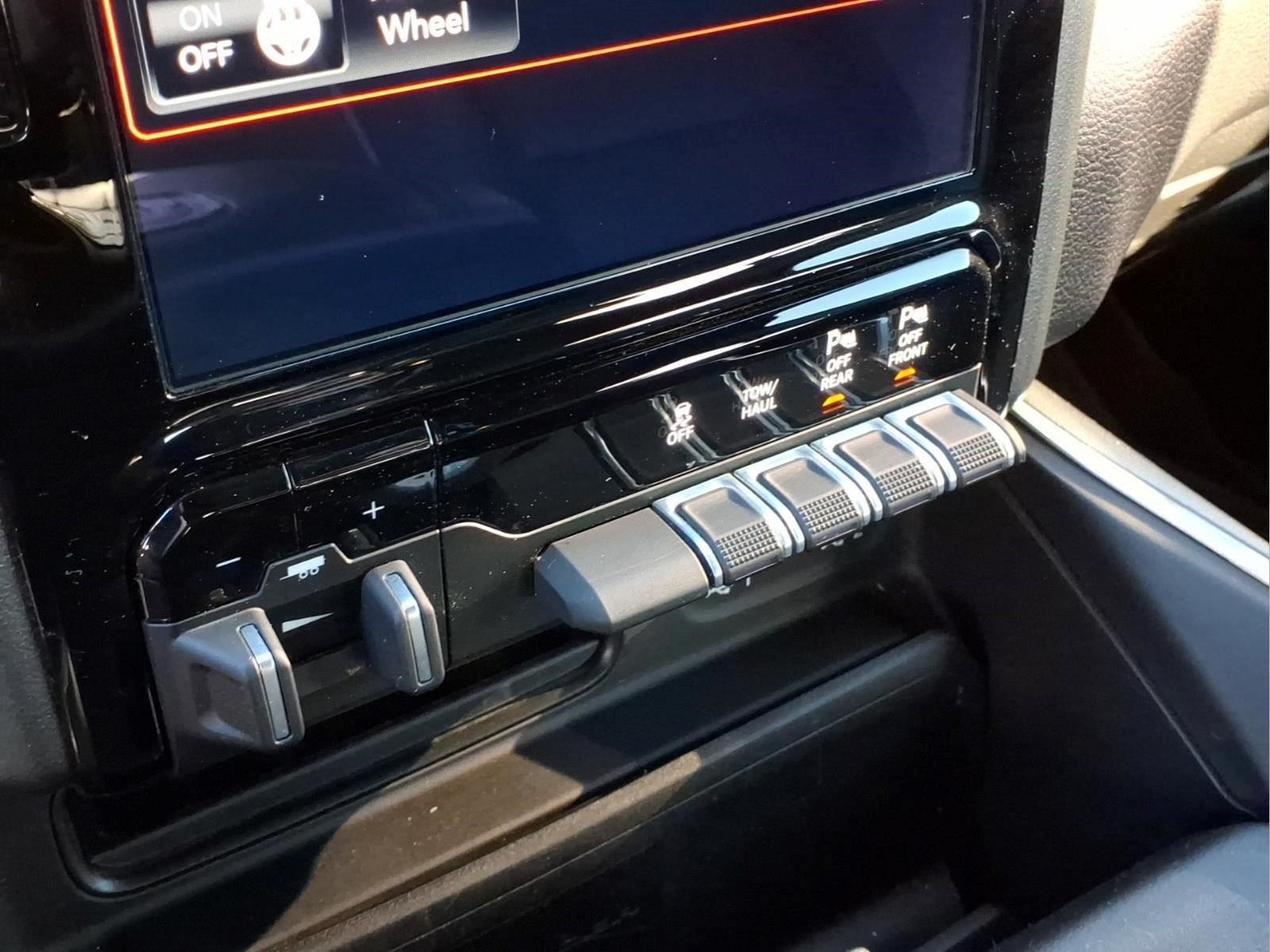 Used 2020 RAM 1500 Laramie AWD/4WD image 11