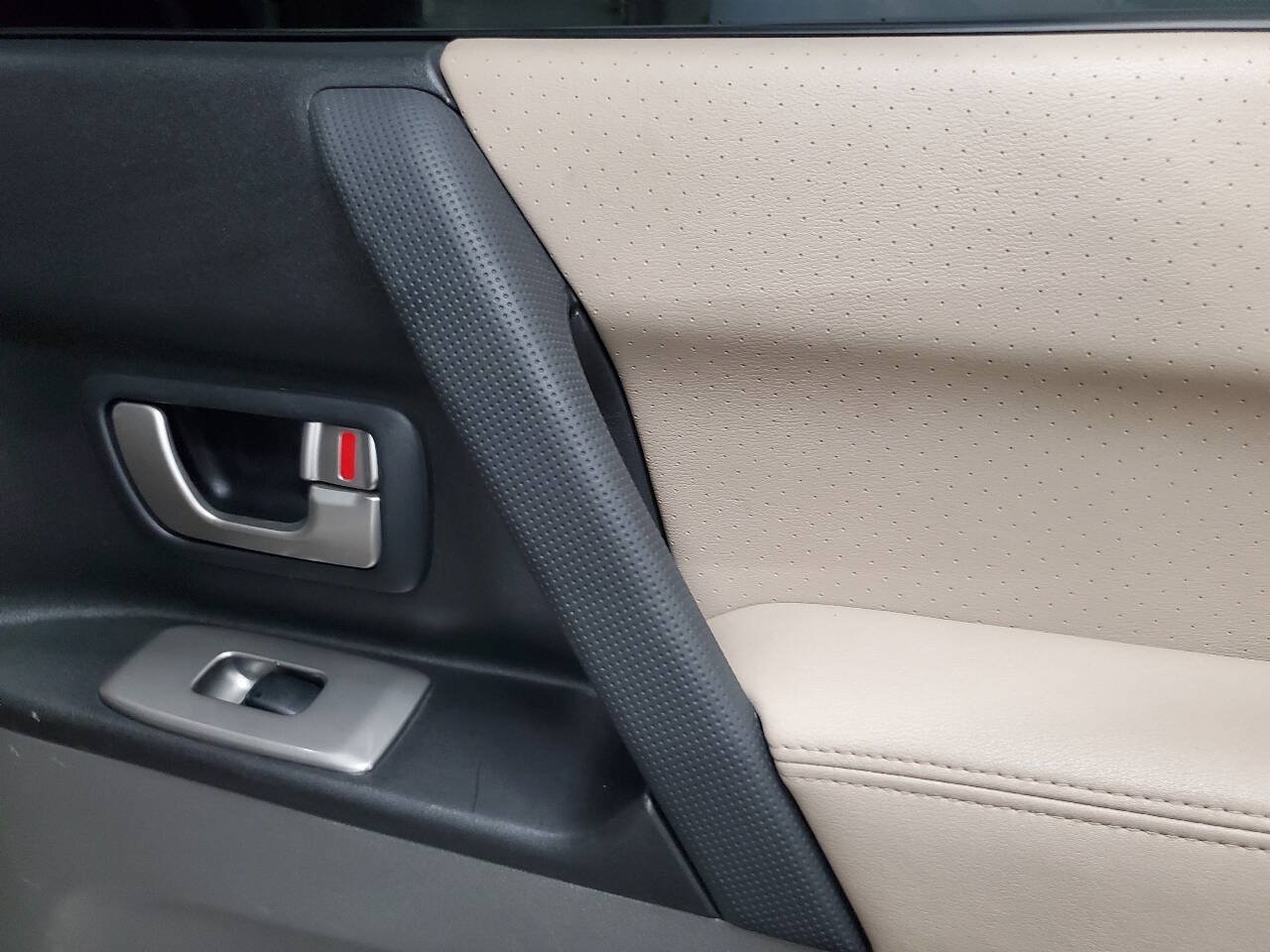 Used 2004 Mitsubishi Montero Limited AWD/4WD image 19