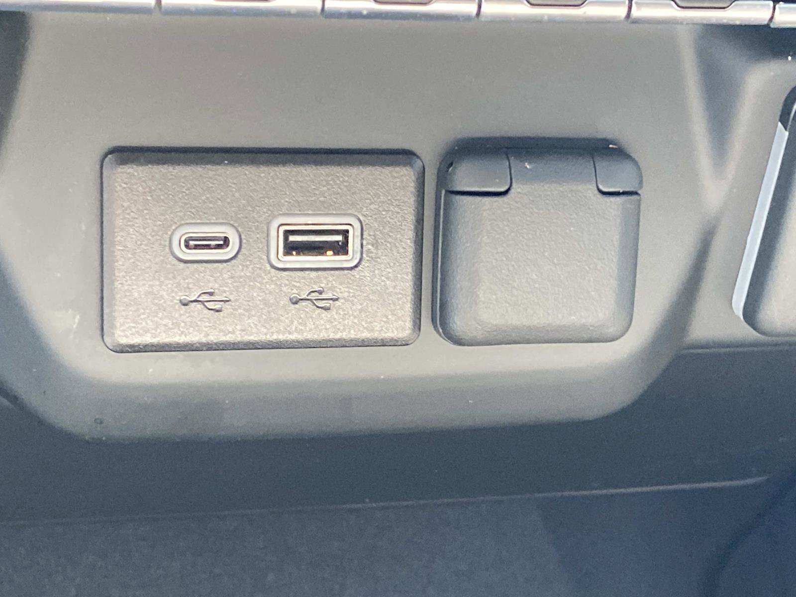 Used 2024 Chevrolet Silverado 1500 Custom image 33