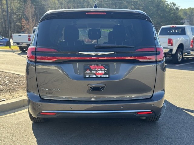 Used 2023 Chrysler Pacifica Touring-L image 9