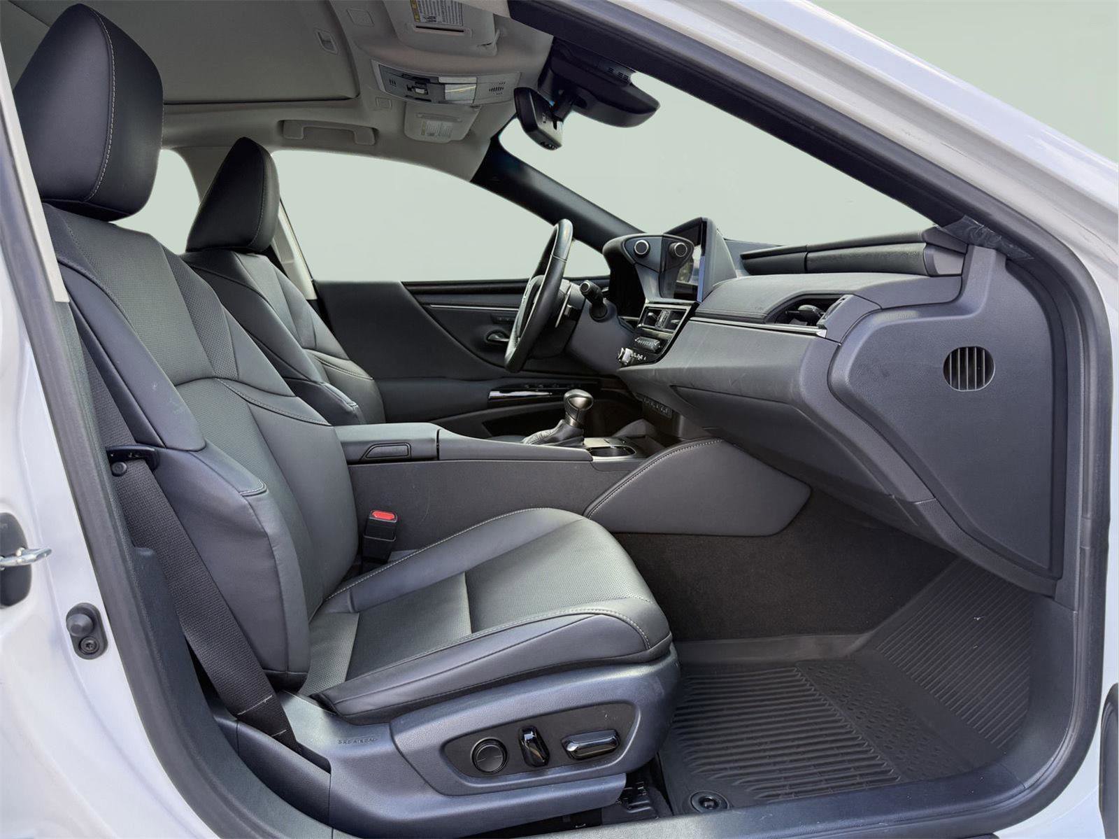 Certified 2024 Lexus ES 300h w/ Premium Package FWD image 24