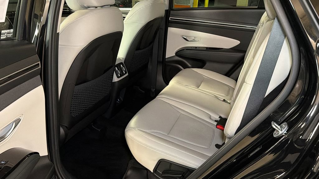 Used 2022 Hyundai Tucson Limited w/ Cargo Package image 16
