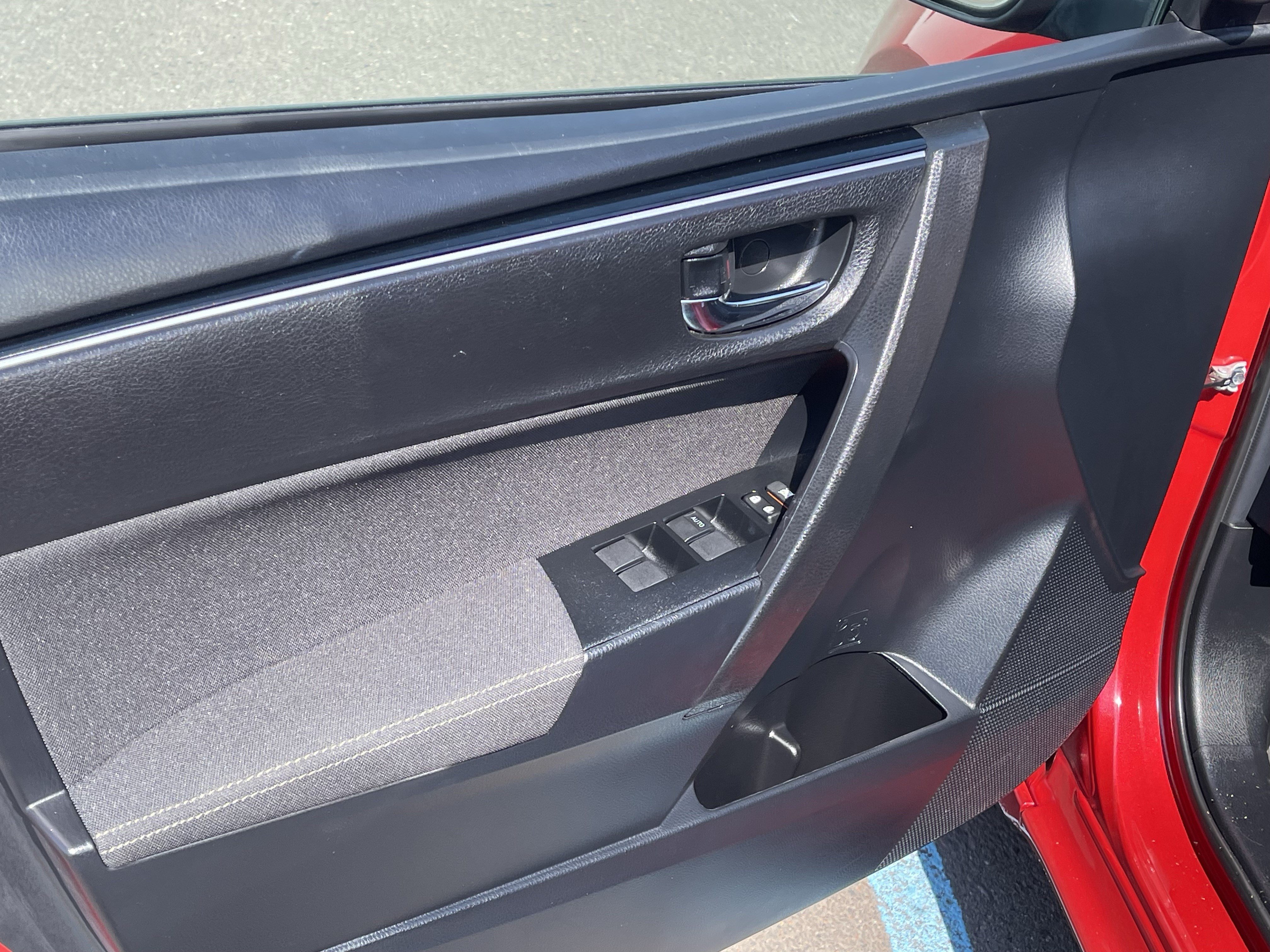 Used 2019 Toyota Corolla LE FWD image 17