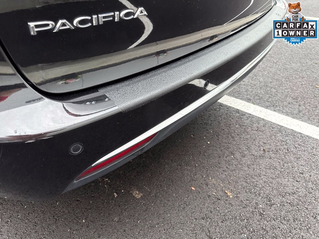 Used 2023 Chrysler Pacifica Touring-L FWD image 15