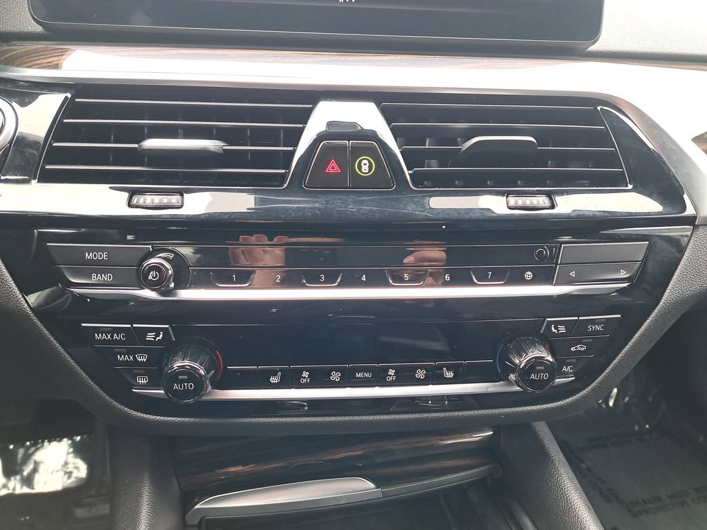 Used 2021 BMW 540i w/ Executive Package image 22