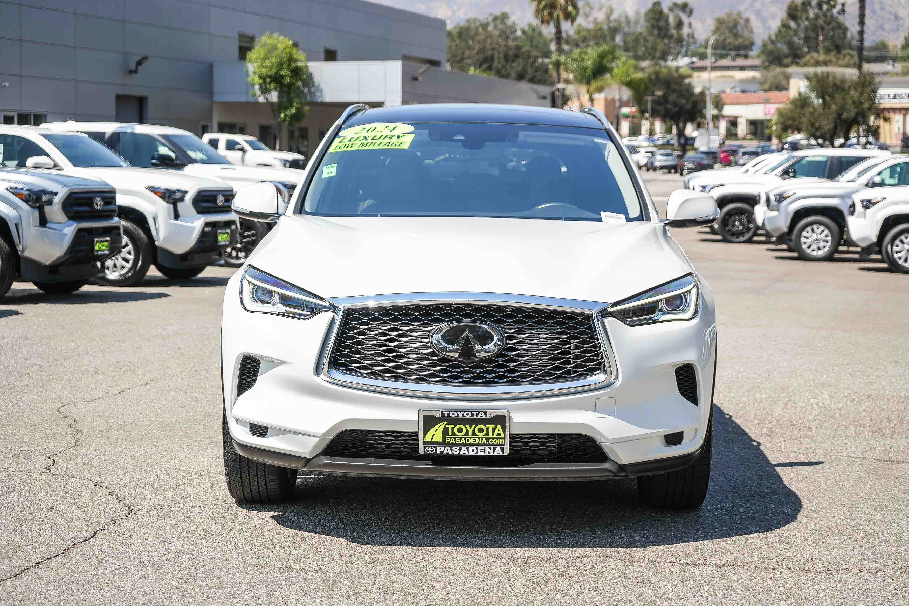 Used 2024 INFINITI QX50 Luxe FWD image 2