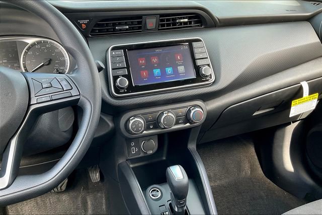 New 2025 Nissan Kicks Play S image 8