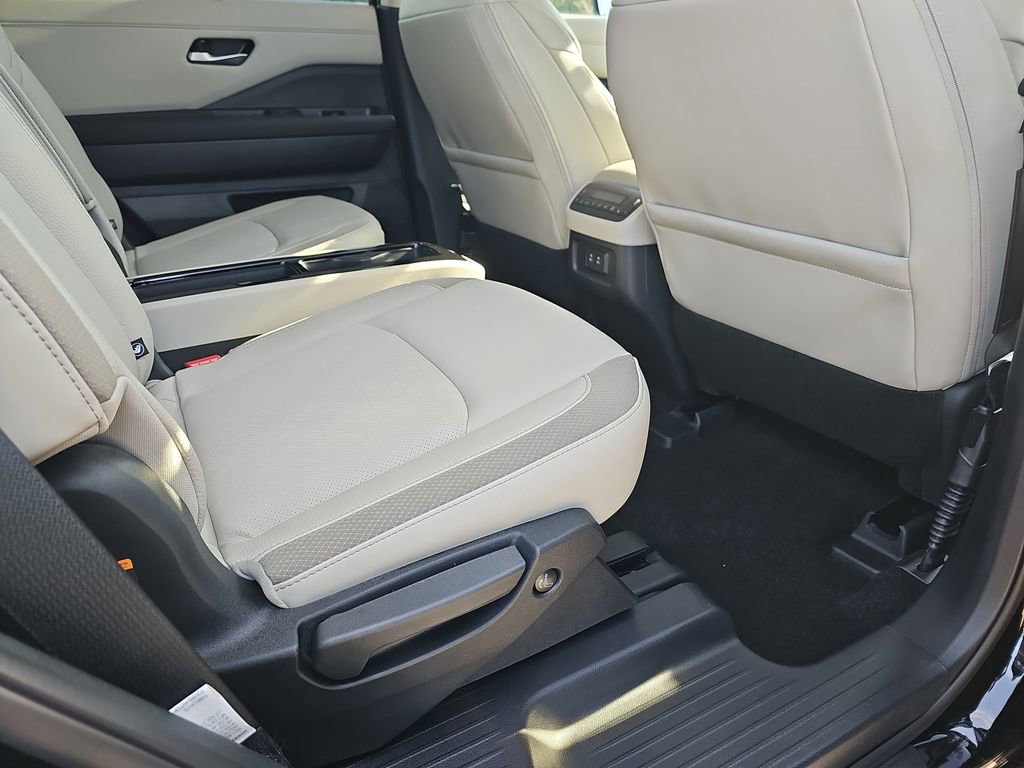 New 2026 Nissan Pathfinder SL w/ SL Premium Package image 14
