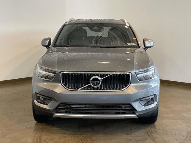 Used 2019 Volvo XC40 T5 Momentum image 2
