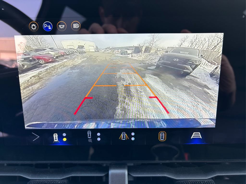 Used 2025 Chevrolet Equinox LT w/ Convenience Package II image 35