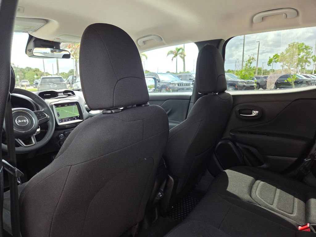 Used 2022 Jeep Renegade Latitude AWD/4WD image 24