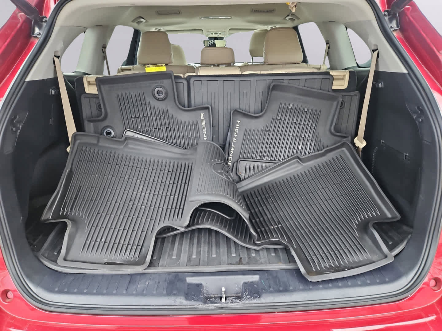 Used 2020 Toyota Highlander XLE image 37