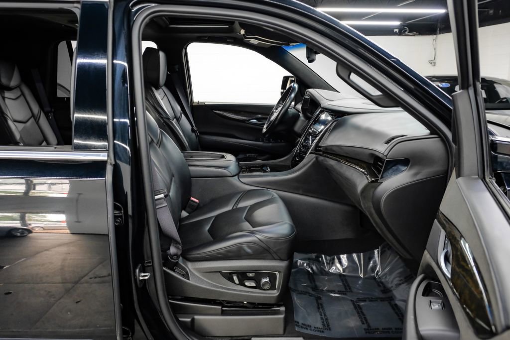 Used 2016 Cadillac Escalade Platinum RWD image 40