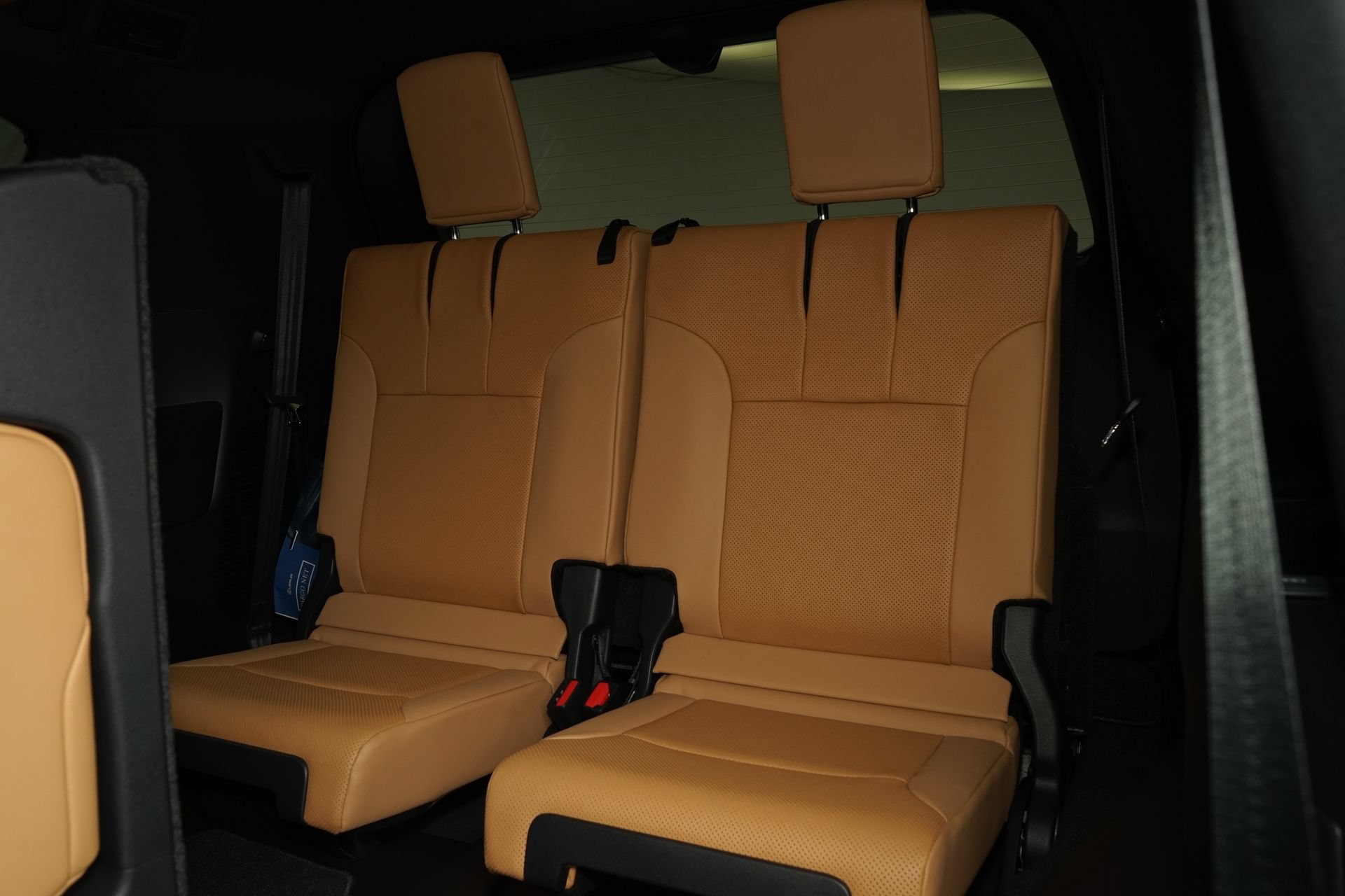 Used 2026 Lexus LX 600 4WD w/ Appearance Package image 32