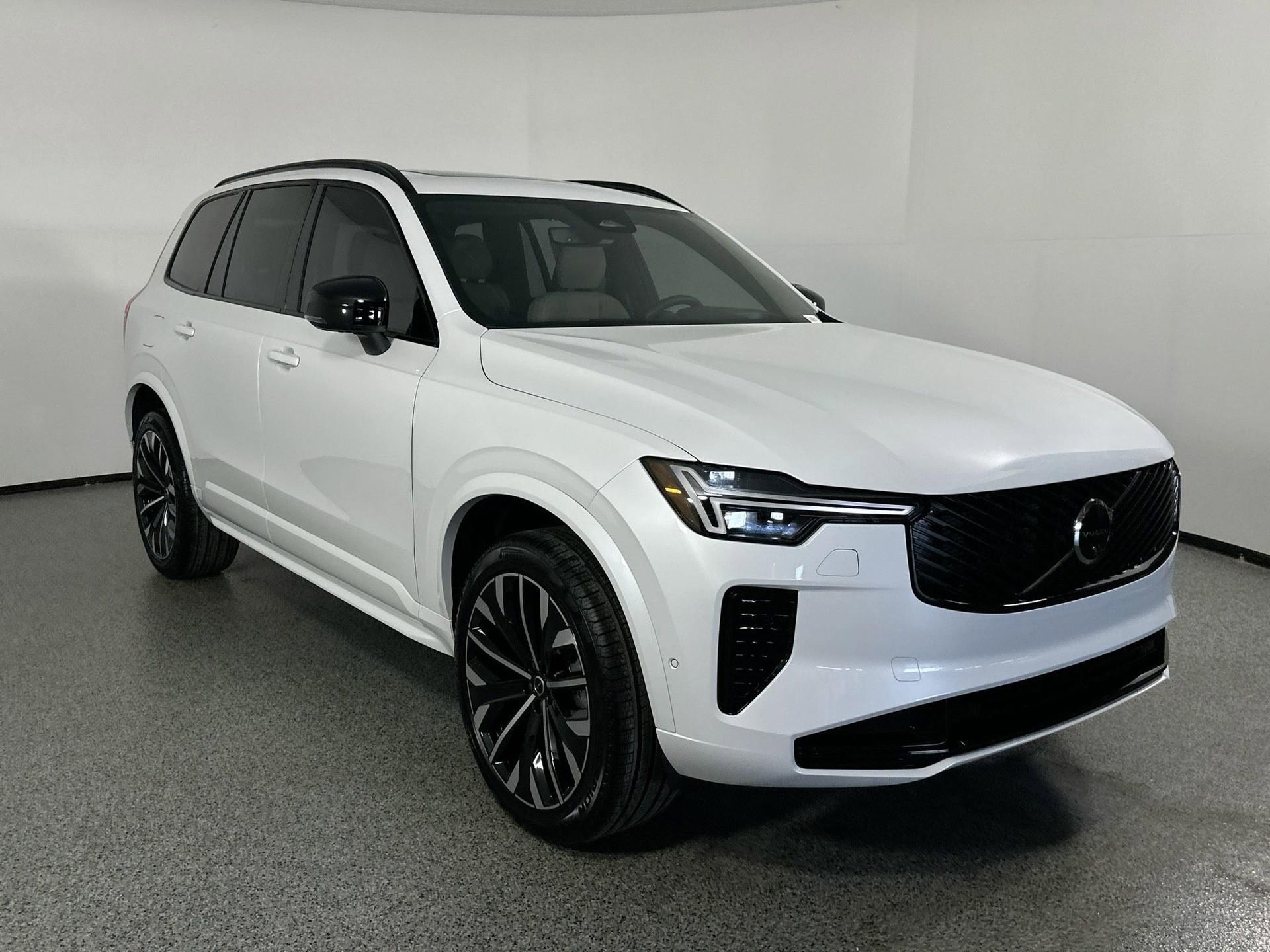 New 2026 Volvo XC90 B6 Ultra image 3