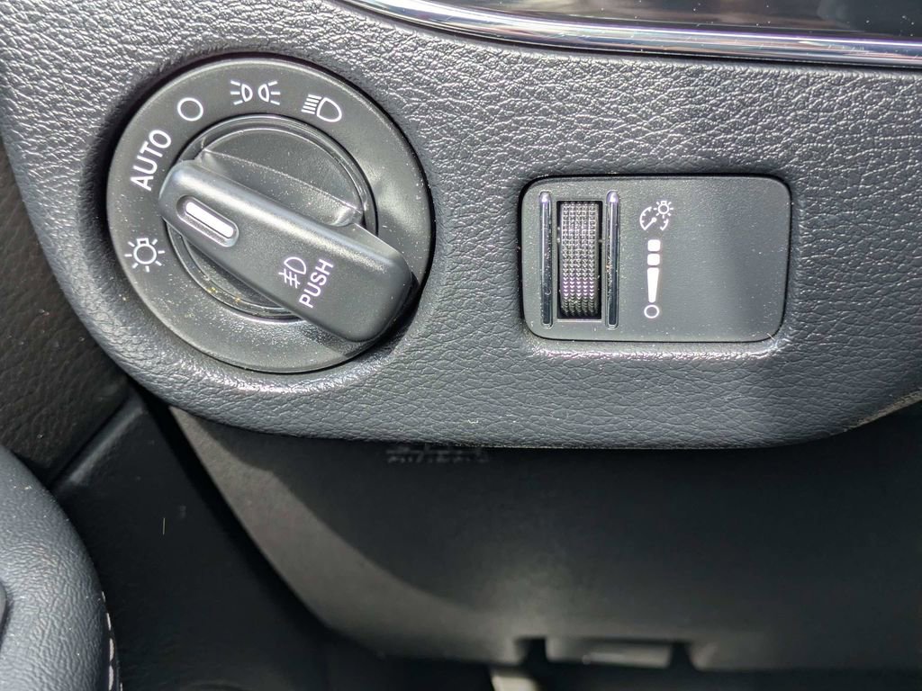 Used 2018 Dodge Grand Caravan SE image 23
