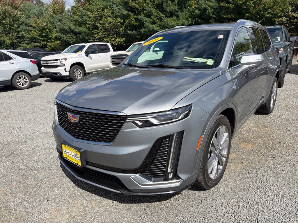 Used 2024 Cadillac XT6 Premium Luxury w/ Technology Package AWD/4WD image 3