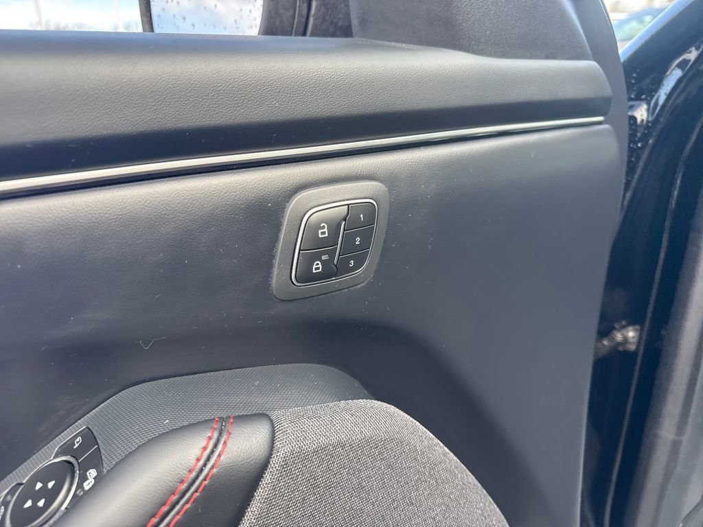 Used 2025 Ford Mustang Mach-E Premium w/ Sport Appearance Package image 31