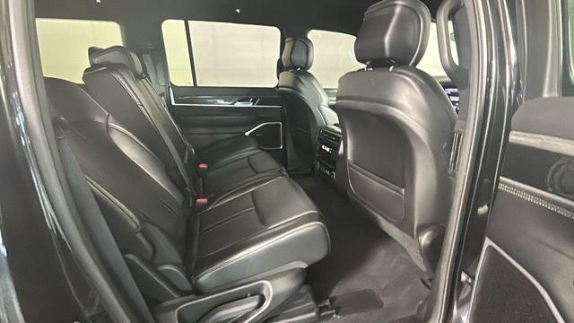 Used 2022 Jeep Wagoneer Series II AWD/4WD image 27