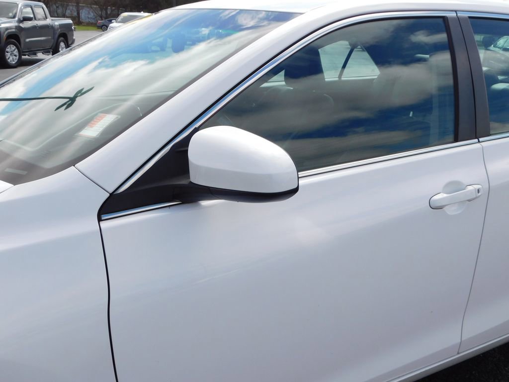 Used 2016 Toyota Camry SE w/ Moonroof Package image 11