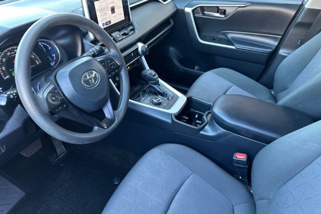 Used 2025 Toyota RAV4 XLE AWD/4WD image 10
