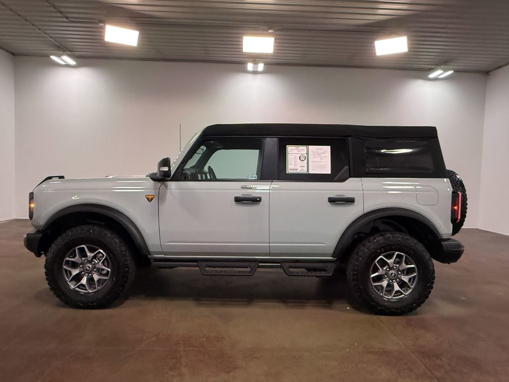 Used 2023 Ford Bronco Badlands image 27