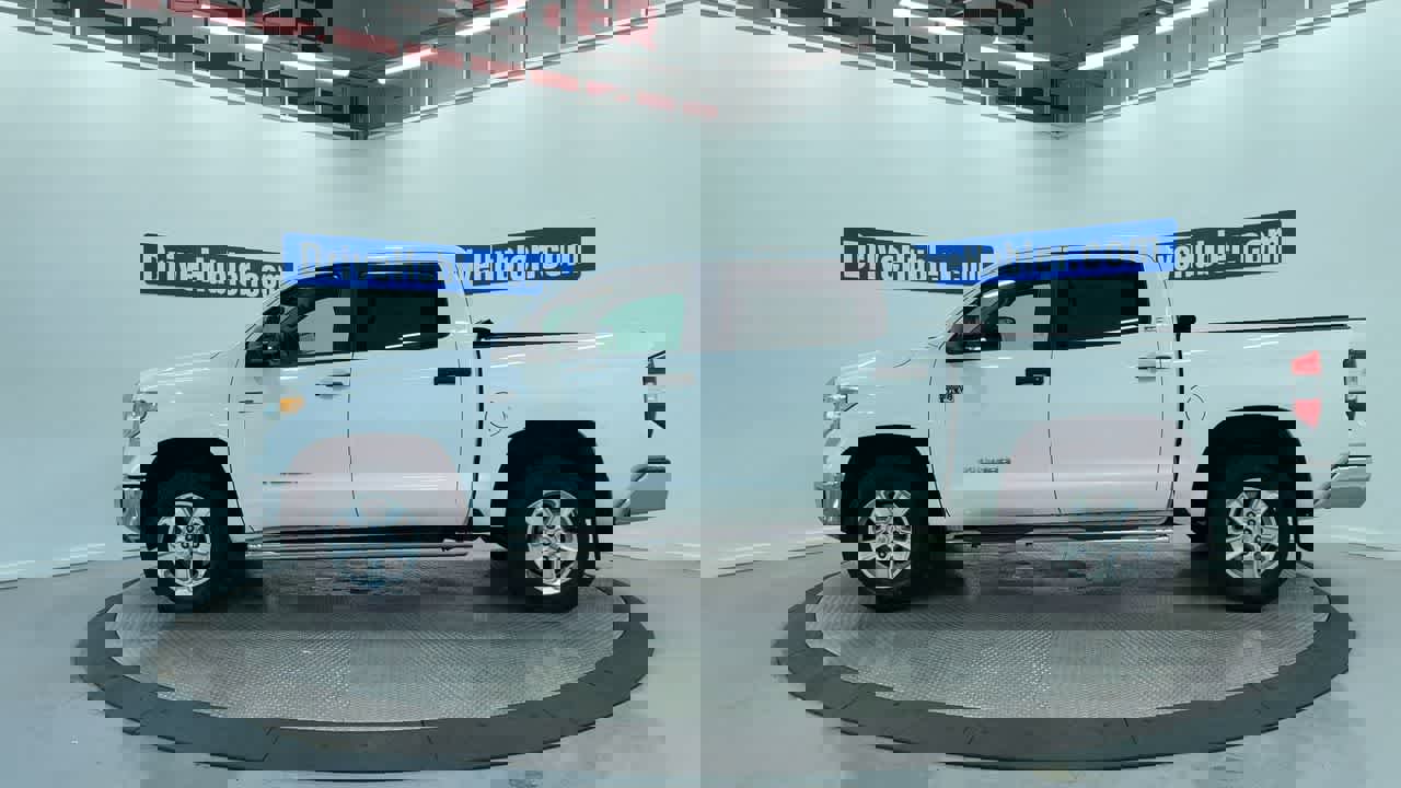 Used 2015 Toyota Tundra SR5 w/ SR5 Upgrade Package image 8