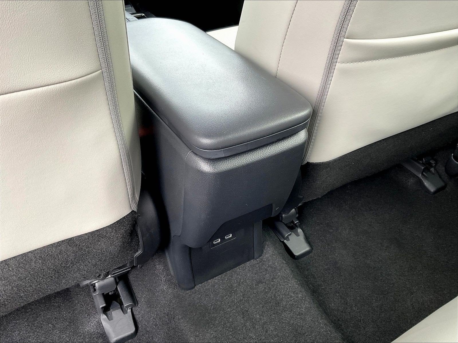 Used 2024 Toyota Prius XLE AWD/4WD image 10