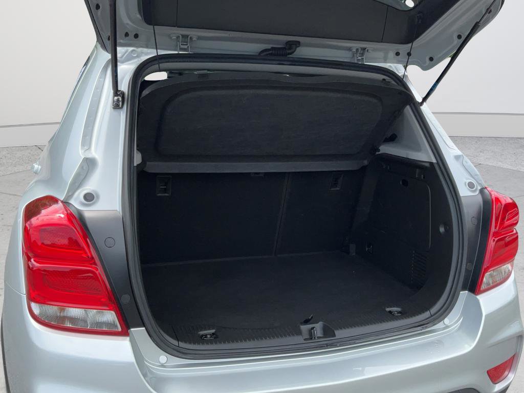 Used 2022 Chevrolet Trax LT w/ LT Convenience Package FWD image 19