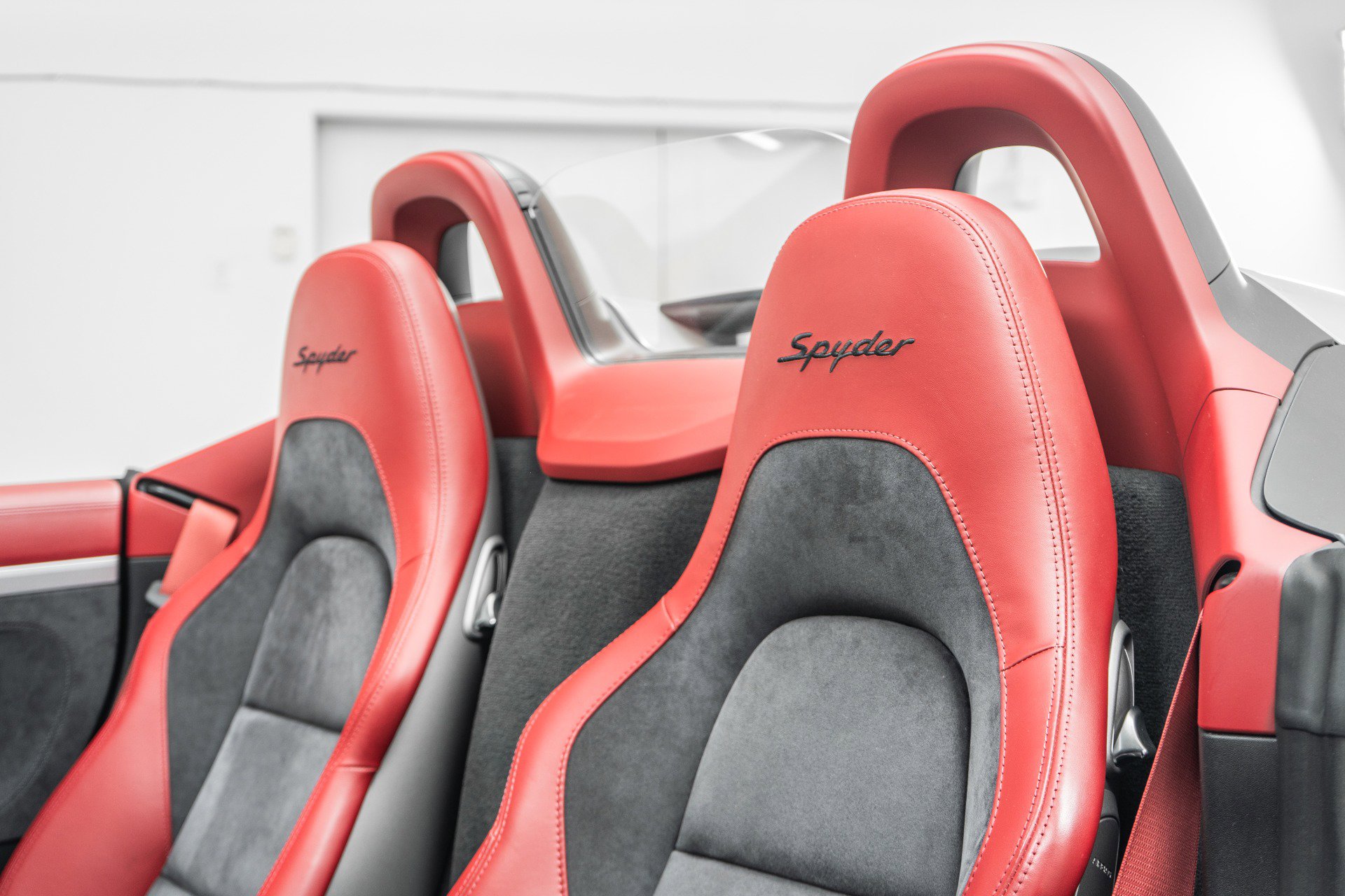 Used 2021 Porsche 718 Boxster Spyder RWD image 26