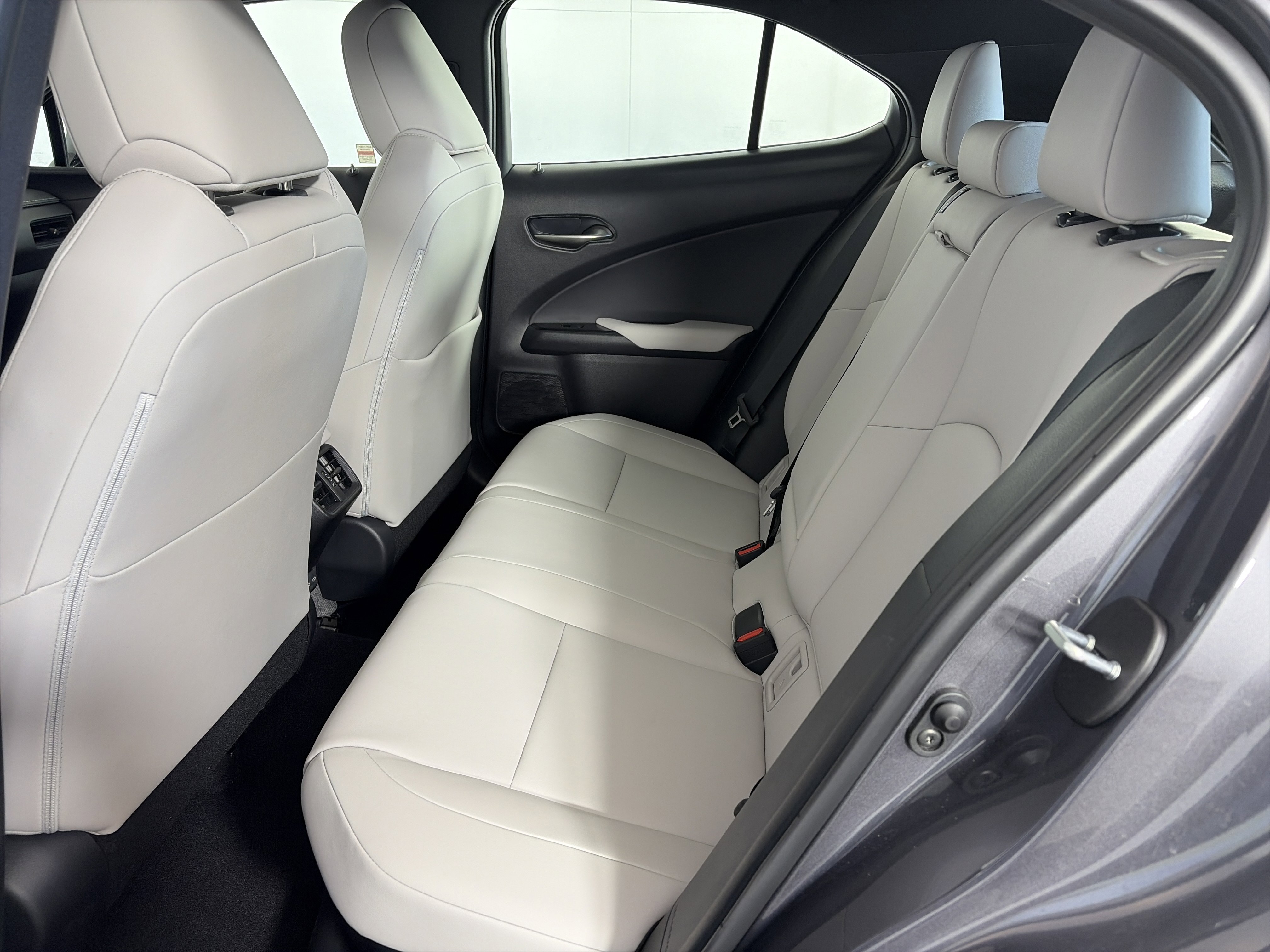 Used 2024 Lexus UX 250h AWD w/ Premium Package image 7