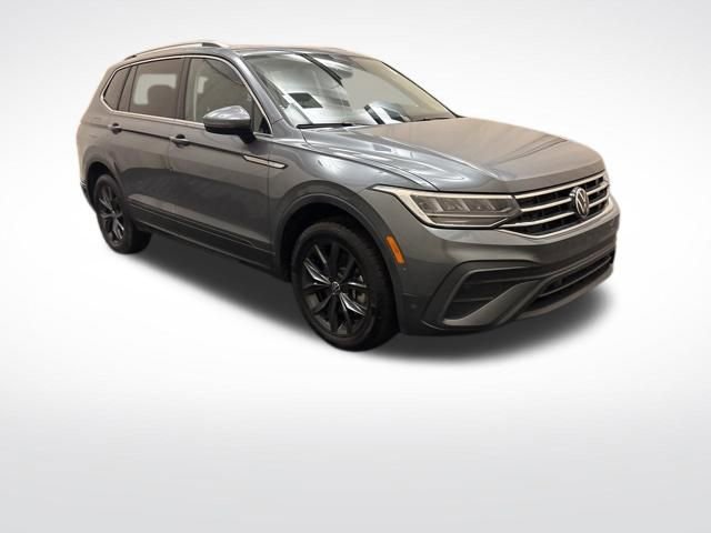 Used 2024 Volkswagen Tiguan SE AWD/4WD image 3