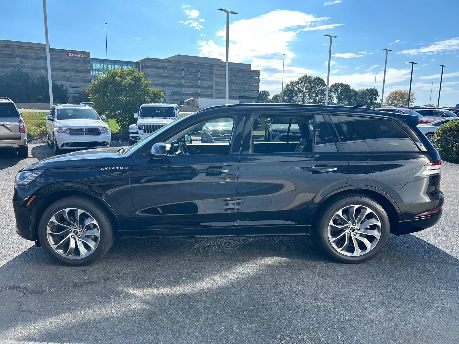 New 2026 Lincoln Aviator AWD image 4