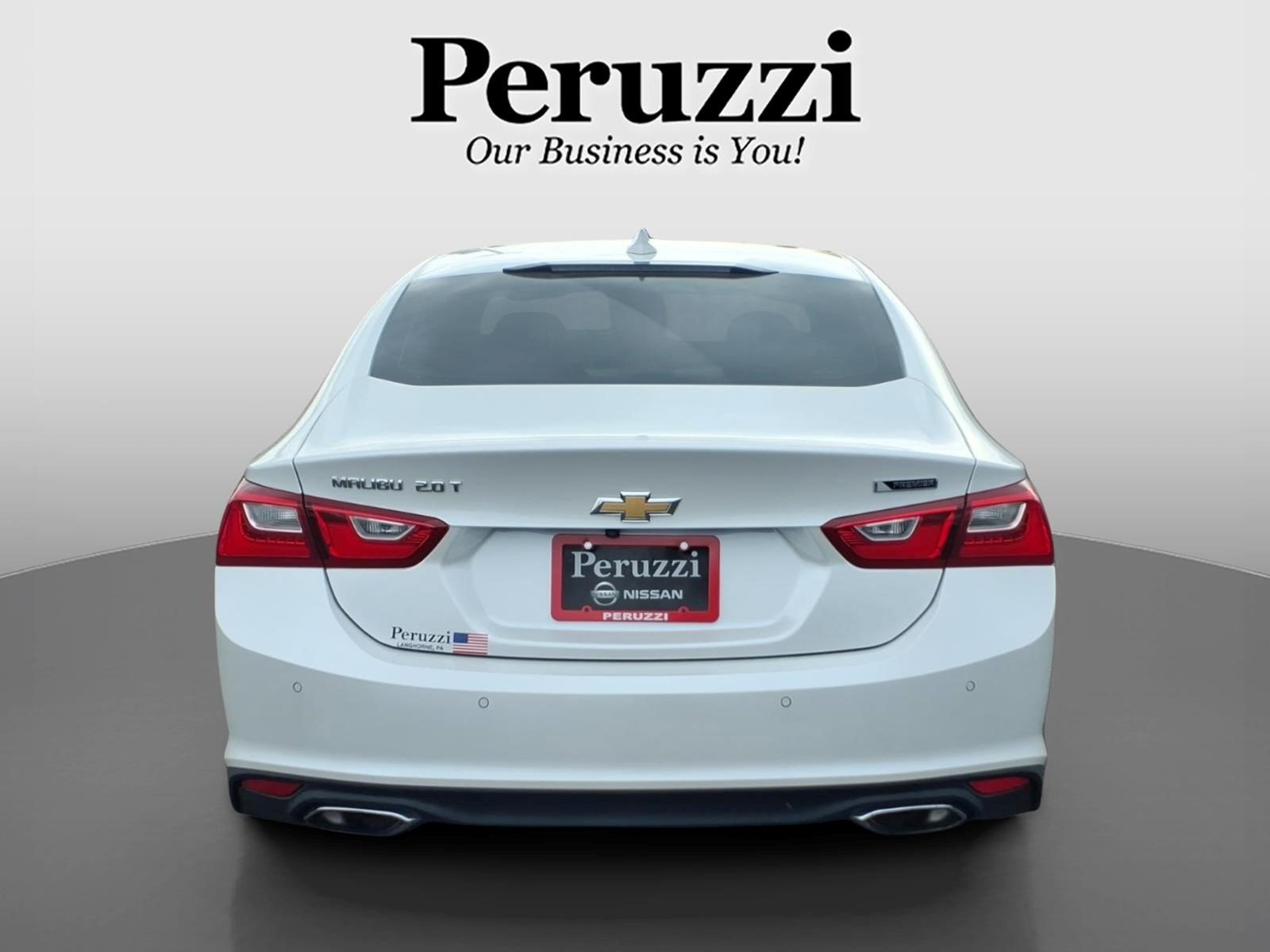 Used 2018 Chevrolet Malibu Premier w/ Premier Sun and Wheel Package FWD image 4