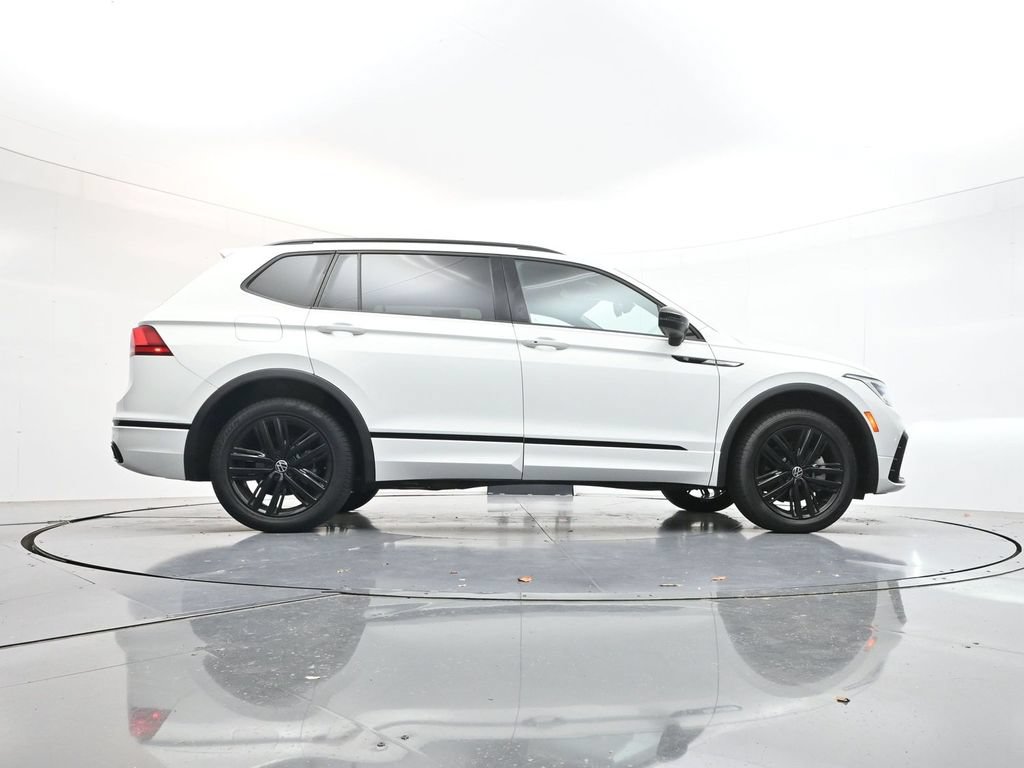 Used 2022 Volkswagen Tiguan SE R-Line FWD image 33
