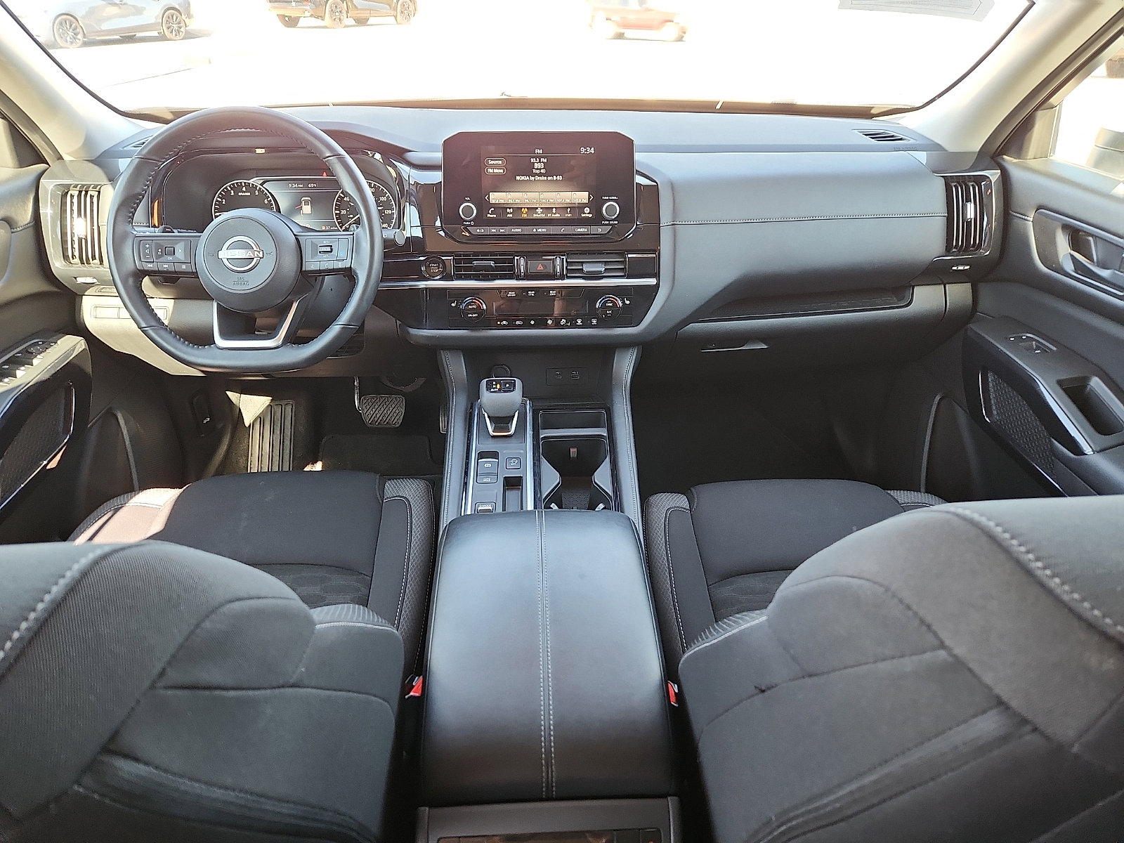 Used 2025 Nissan Pathfinder SV image 11