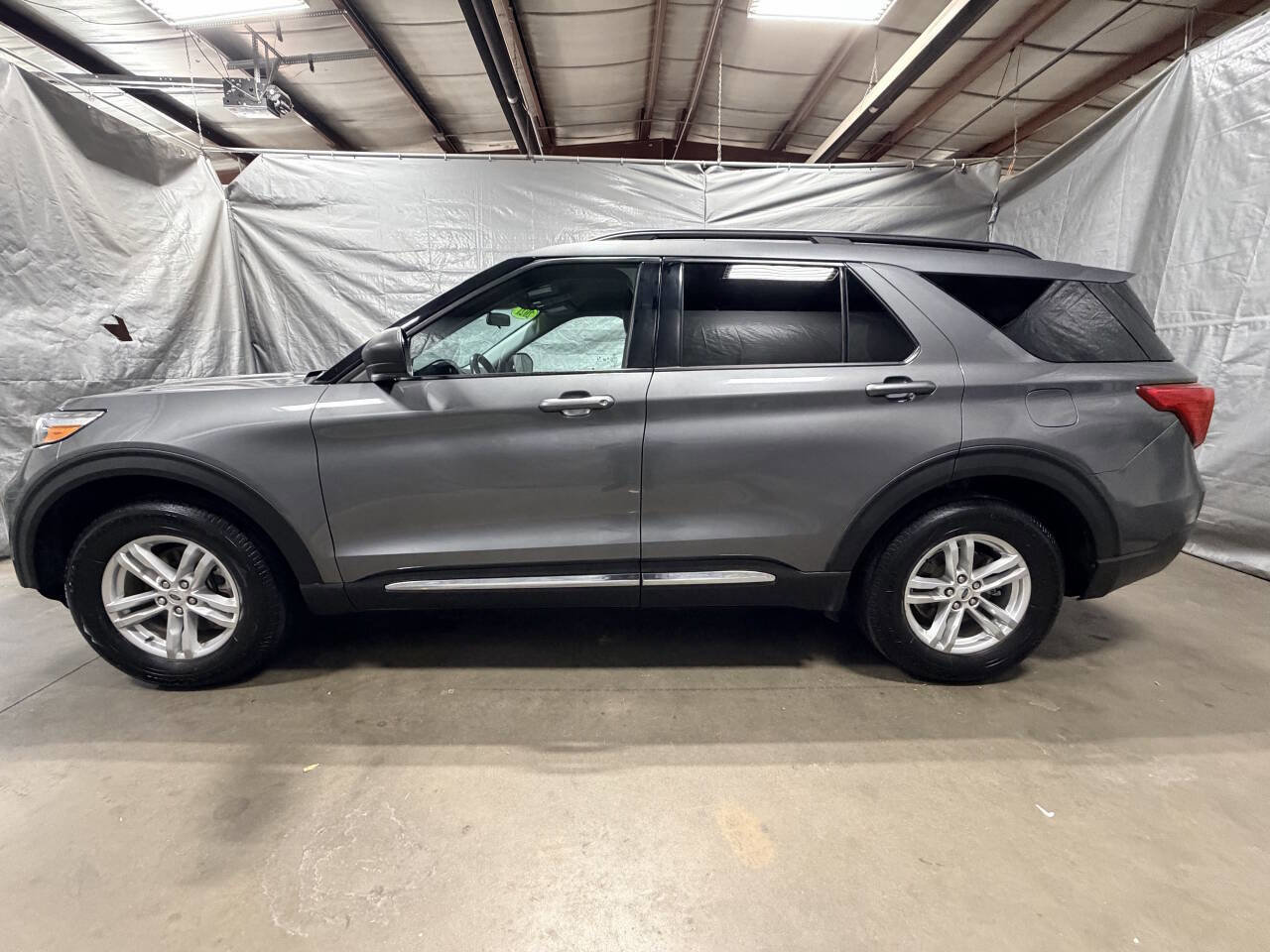 Used 2021 Ford Explorer XLT w/ Equipment Group 202A image 4