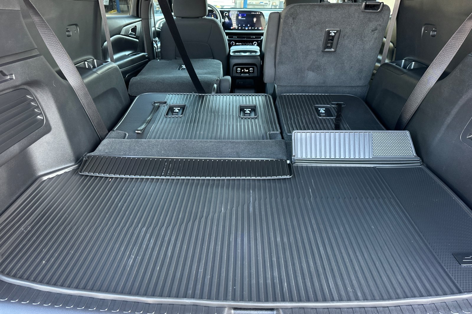 Used 2026 Chevrolet Traverse LT w/ LPO, Floor Liner Package FWD image 18